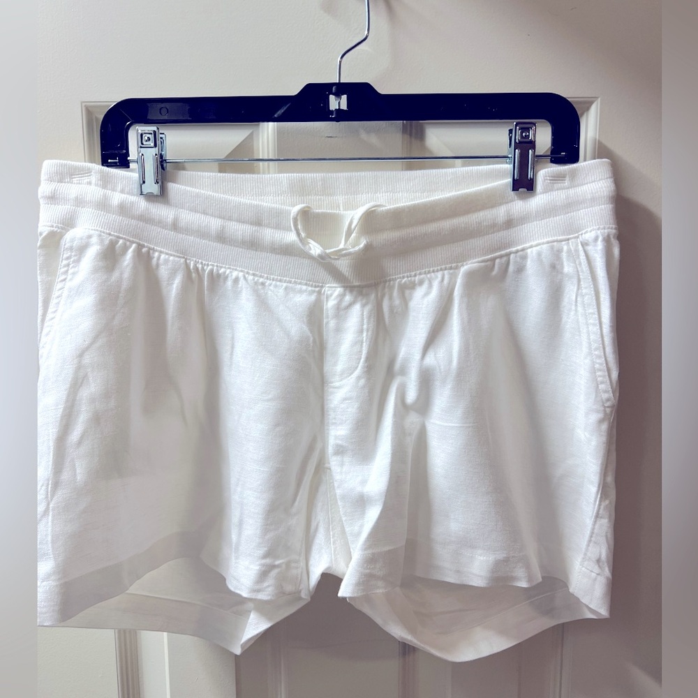 Gap white linen maternity shorts